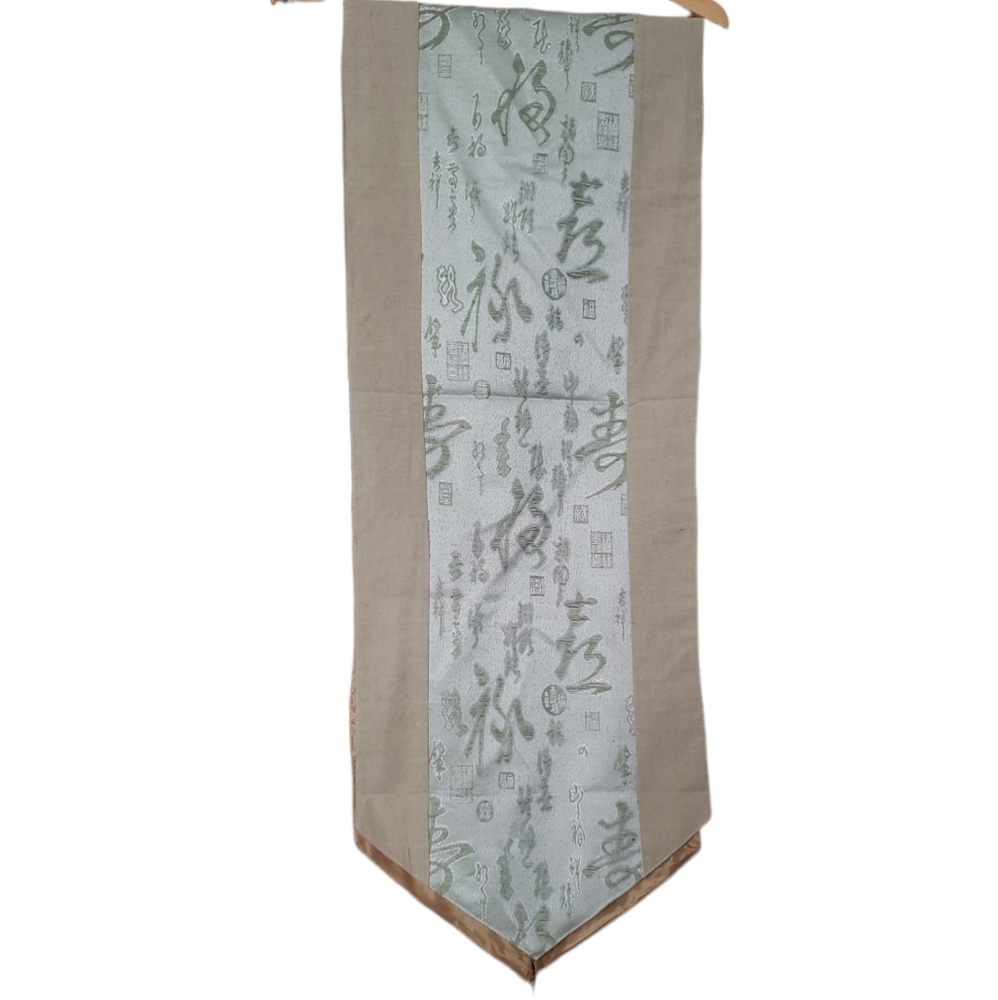 Linen table runner NWOT